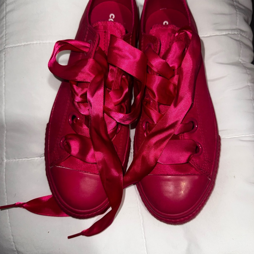 Converse Women's Fuchsia Sneakers